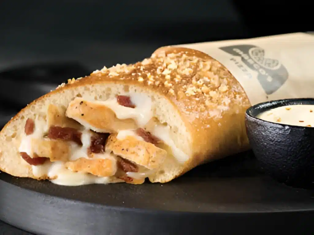 Chicken, Bacon & Ranch Pizzoli